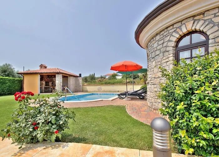 Villa Morena By Briskva Kastel